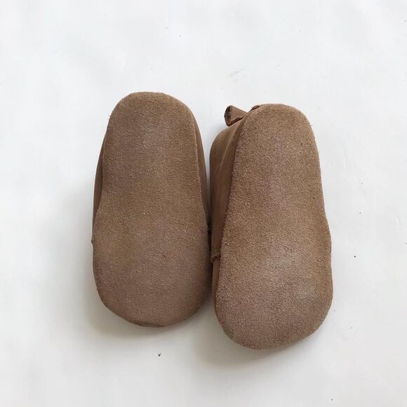 Piper
Finn tan low top oxfords EUC size 3 - Picture 9 of 9